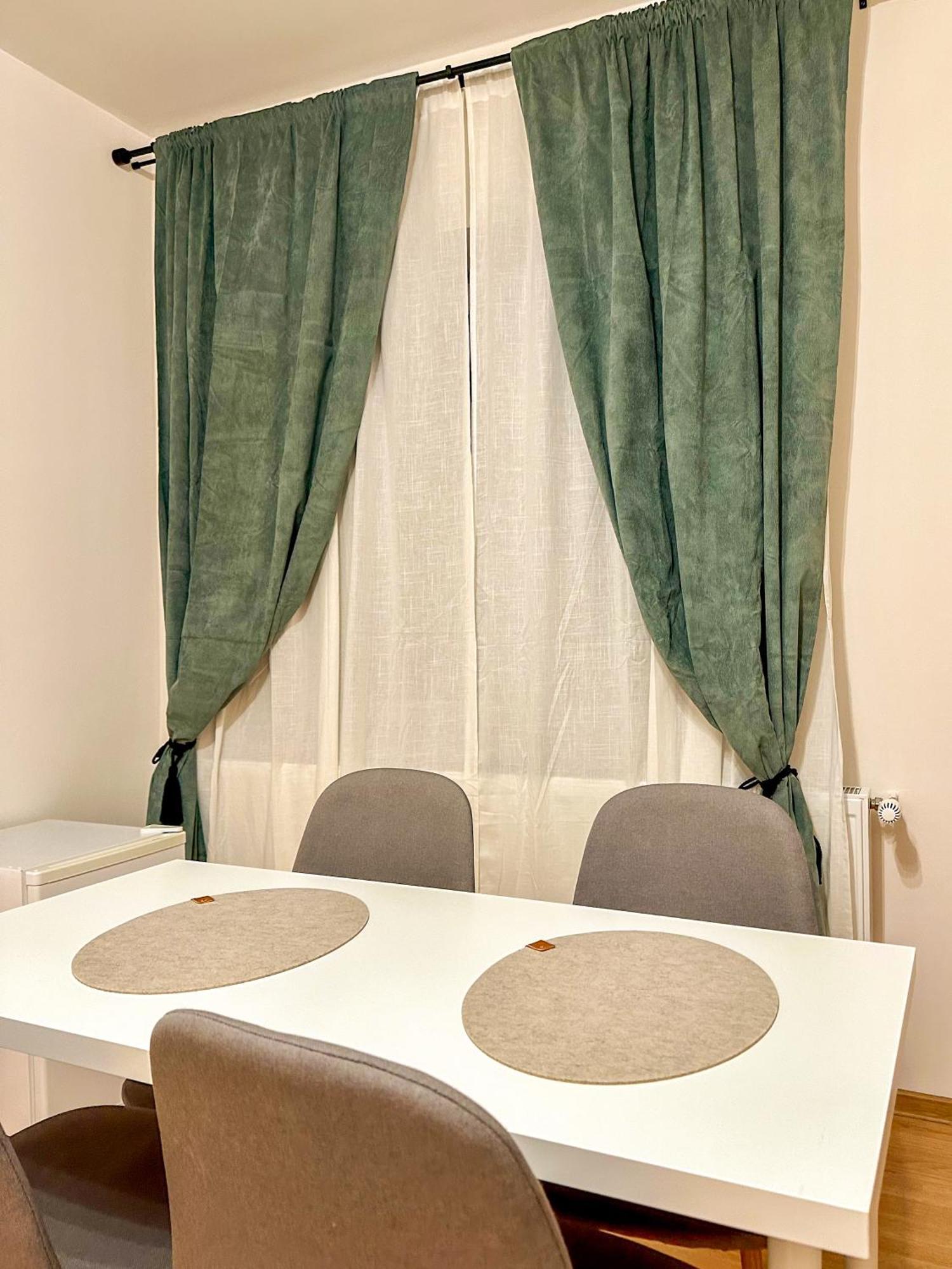 Serenity House Apartments 시비우 객실 사진